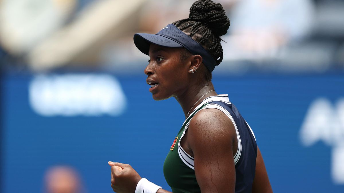 NEW YORK, NEW YORK - AUGUST 30: Sloane Stephens of the United States reacts against Madison Keys of the United States during their woman's singles first round match on Day One of the 2021 US Open at the Billie Jean King National Tennis Center on August 30