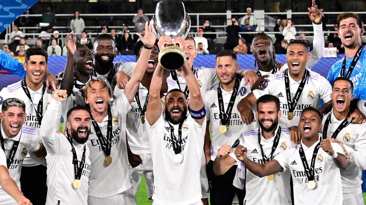 Real Madrid players celebrate with the trophy after the UEFA Super Cup football match between Real Madrid vs Eintracht Frankfurt in Helsinki