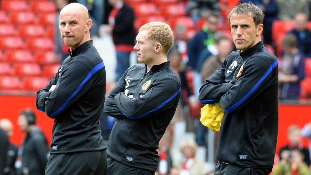 Van Gaal Coaching Staff At United - ksiazkomol