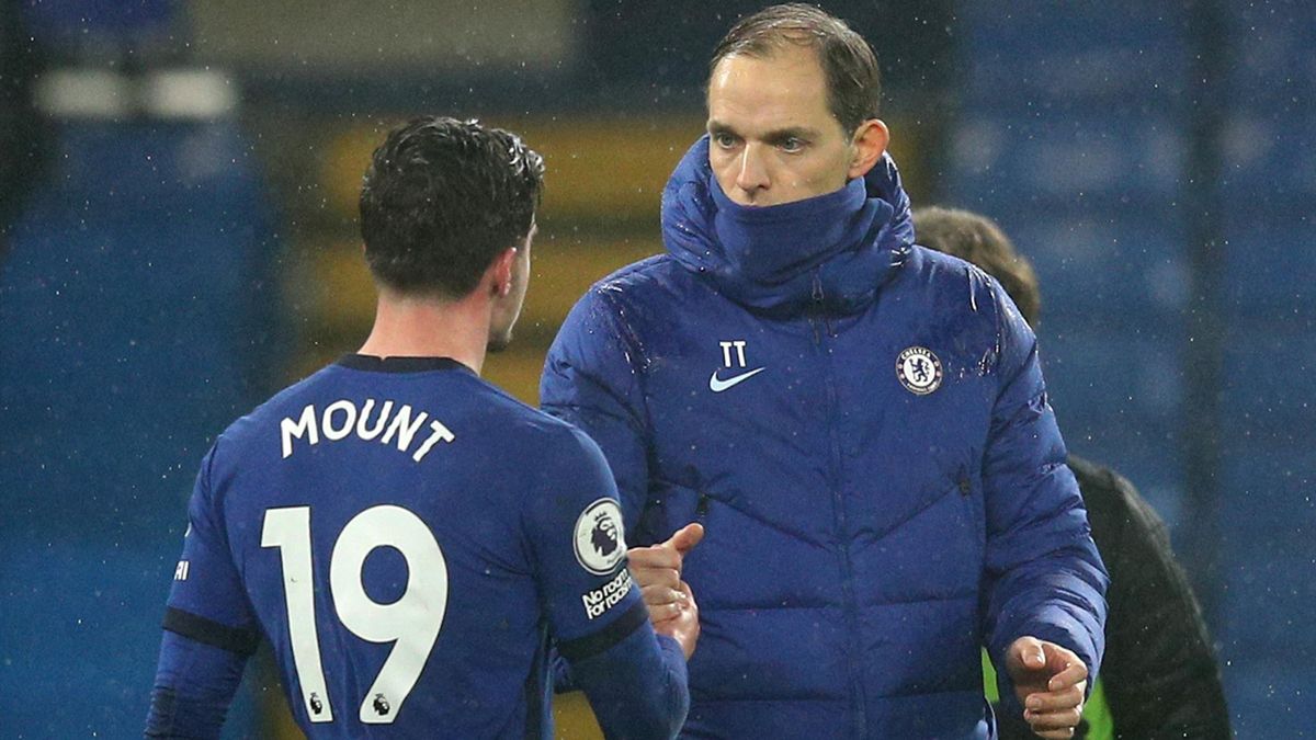 Thomas Tuchel, Manager of Chelsea embraces Mason Mount of Chelsea during the Premier League match between Chelsea and Wolverhampton Wanderers at Stamford Bridge on January 27