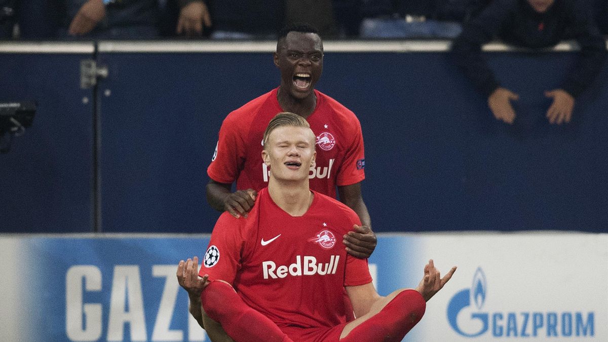 : Erling Haland of FC Salzburg (front) celebrates with his teammate Patson Daka of FC Salzburg (back) after scoring on the goal for 1:1 during the champions league group E match between FC Salzburg and SSC Napoli at Salzburg Stadion on October 23, 2019 in