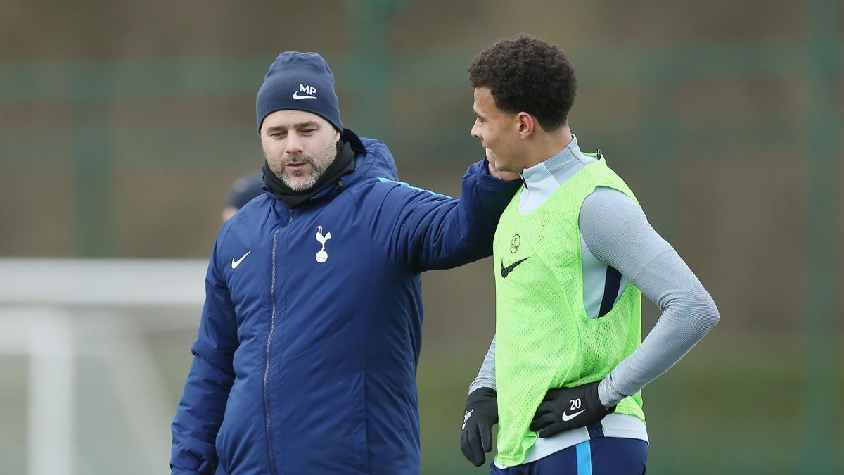 Tottenham Hotspur manager Mauricio Pochettino talks to Dele Alli during the Tottenham Hotspur training session at Tottenham Hotspur Training Centre