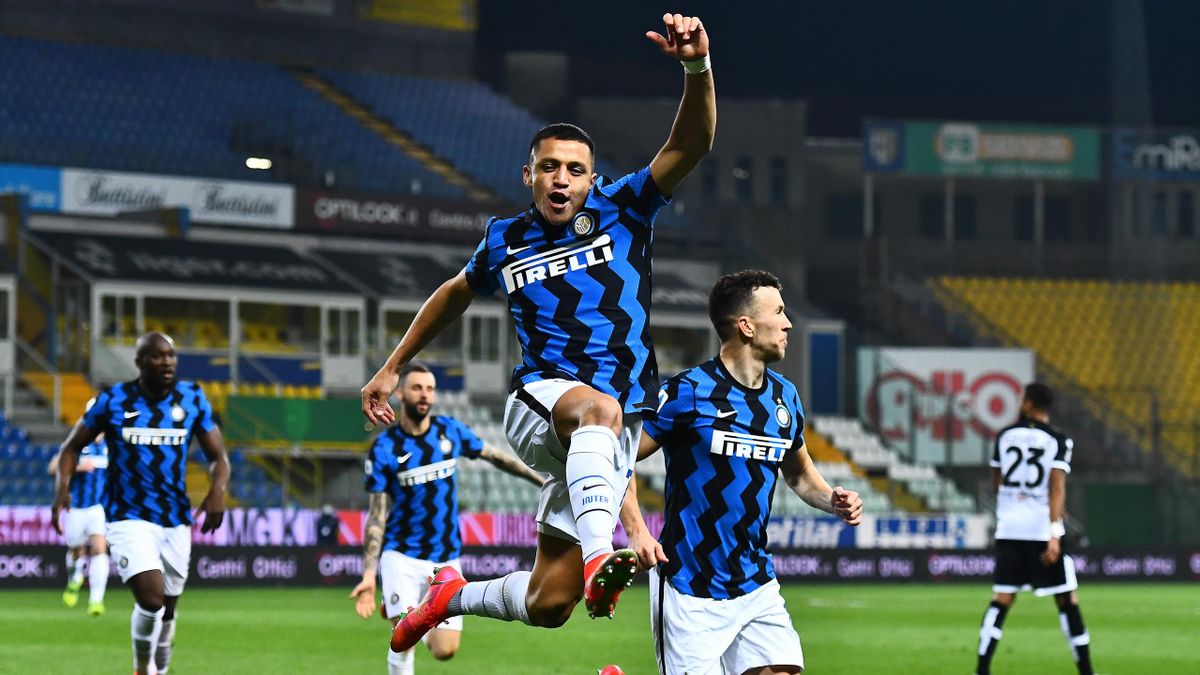 Sanchez esulta per la doppietta al Parma