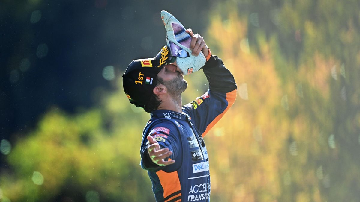 Daniel Ricciardo (McLaren) et son fameux shoey après sa victoire au GP d'Italie 2021