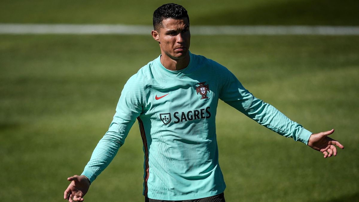 Portugal's forward Cristiano Ronaldo attends a training session at the "Cidade do Futebol" training camp in Oeiras on June 7, 2021 in preperation for the UEFA EURO 2020