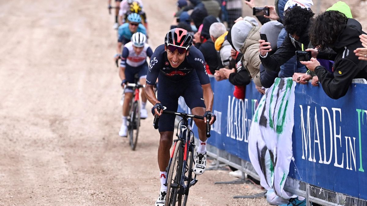 Egan Bernal s'envole vers la victoire, dimanche lors de la 9e étape du Giro, poursuivi par Giulio Ciccone et Aleksandr Vlasov