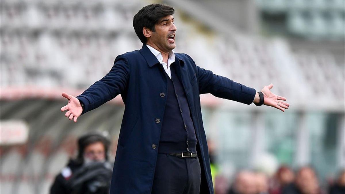 Paulo Fonseca dà indicazioni dalla panchina in Torino-Roma - Serie A 2020/2021 - Getty Images