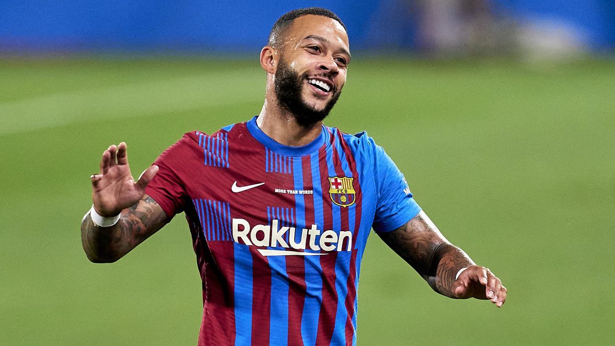 BARCELONA, SPAIN - AUGUST 08: Memphis Depay of FC Barcelona reacts during the Joan Gamper Trophy match between FC Barcelona and Juventus at Estadi Johan Cruyff on August 08, 2021 in Barcelona, Spain. (Photo by Pedro Salado/Quality Sport Images/Getty Image