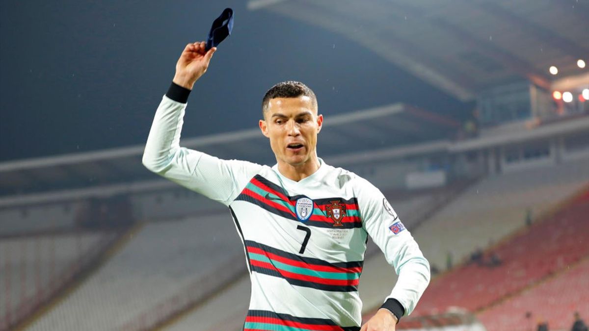 Portugals Superstar Christiano Ronaldo ärgert sich über das 2:2 in Serbien
