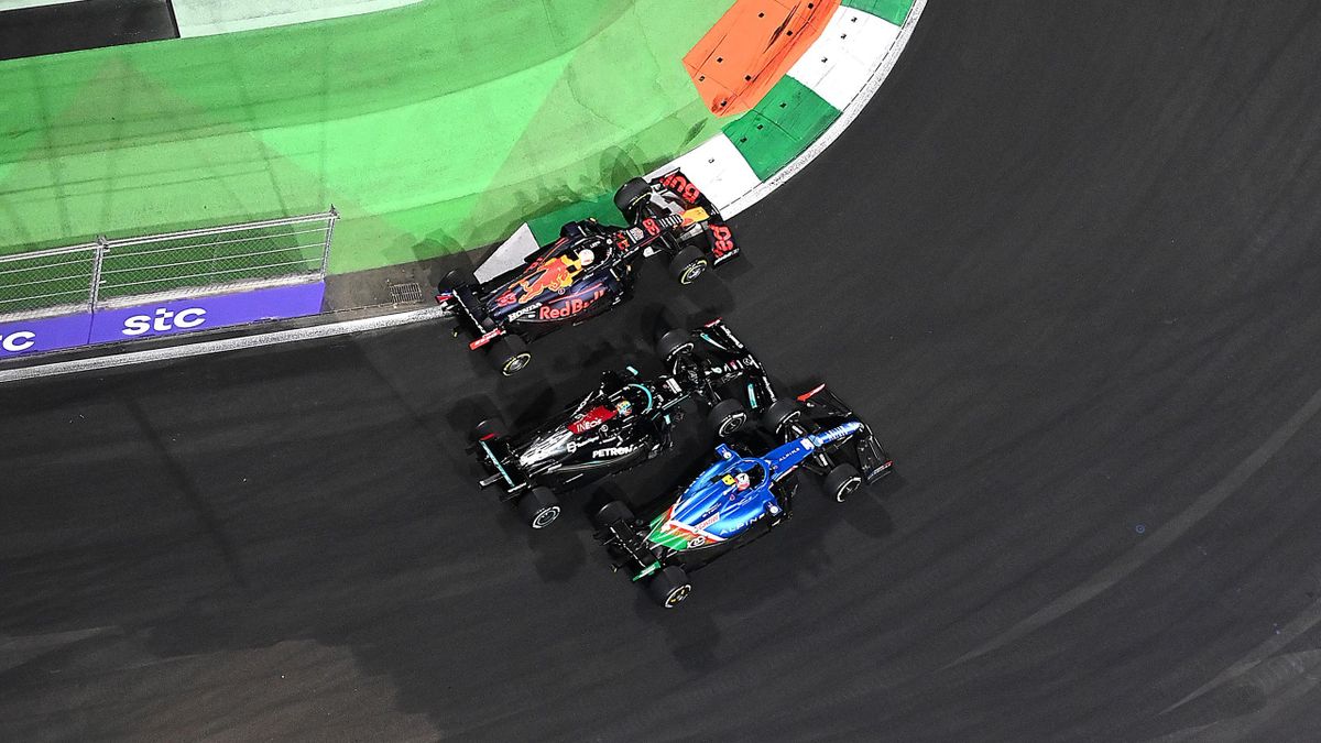 Max Verstappen (Red Bull), Lewis Hamilton (Mercedes) et Esteban Ocon (Alpine)