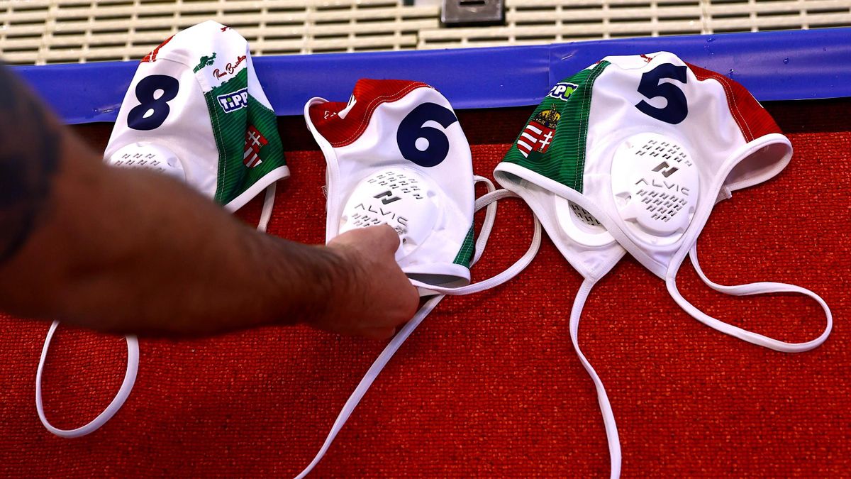 Vajon ki viselheti majd ezeket a sapkákat a budapesti világbajnokságon? - Fotó: Derencsényi István/MVLSZ