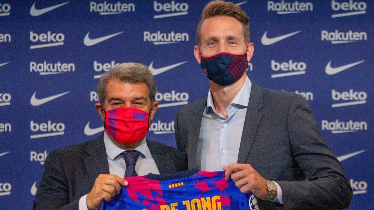 Joan Laporta y Luuk de Jong (FC Barcelona)