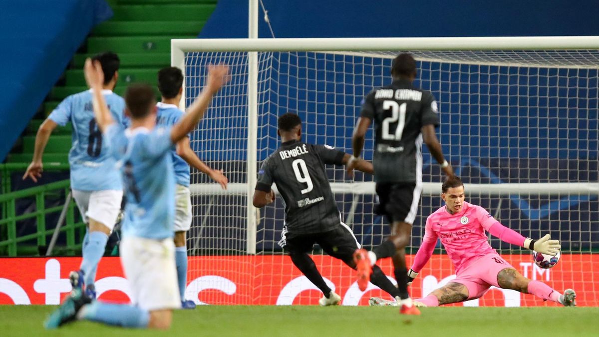Moussa Dembélé marque le 2e but lyonnais lors de Manchester City - OL en quarts de finale de la Ligue des champions