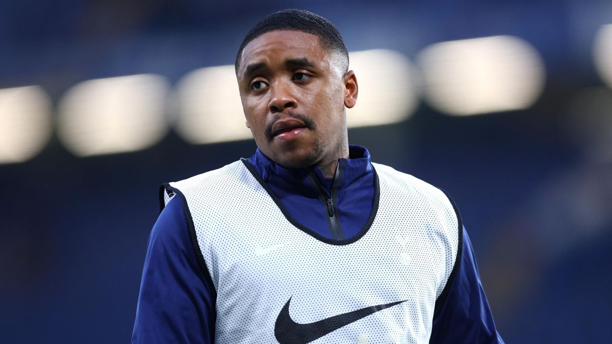 LONDON, ENGLAND - JANUARY 23: Steven Bergwijn of Tottenham Hotspur warms up prior to the Premier League match between Chelsea and Tottenham Hotspur at Stamford Bridge on January 23, 2022 in London, England. (Photo by Tottenham Hotspur FC/Tottenham Hotspur