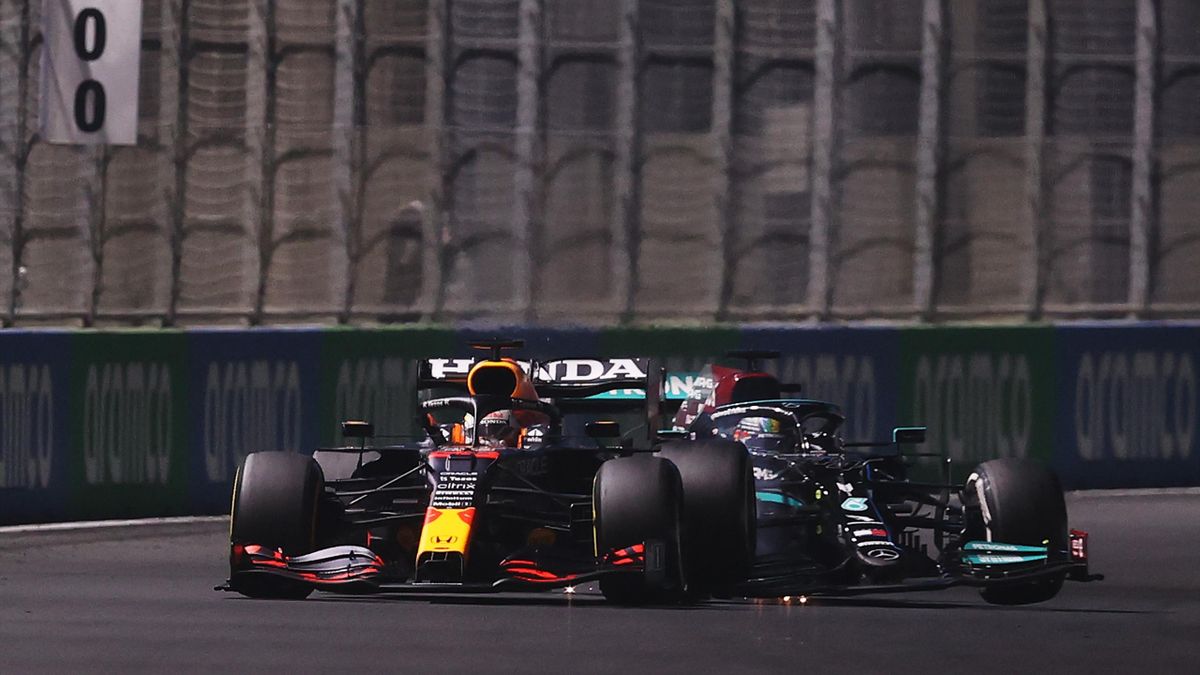 38e tour : Accrochage entre Max Verstappen et Lewis Hamilton