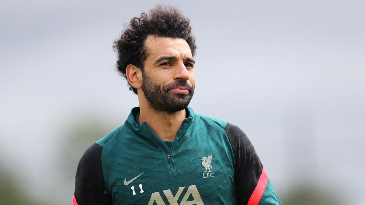 KIRKBY, ENGLAND - MAY 25: Mohamed Salah of Liverpool looks on during a training session at AXA Training Centre on May 25, 2022 in Kirkby, England. (Photo by Alex Livesey/Getty Images)