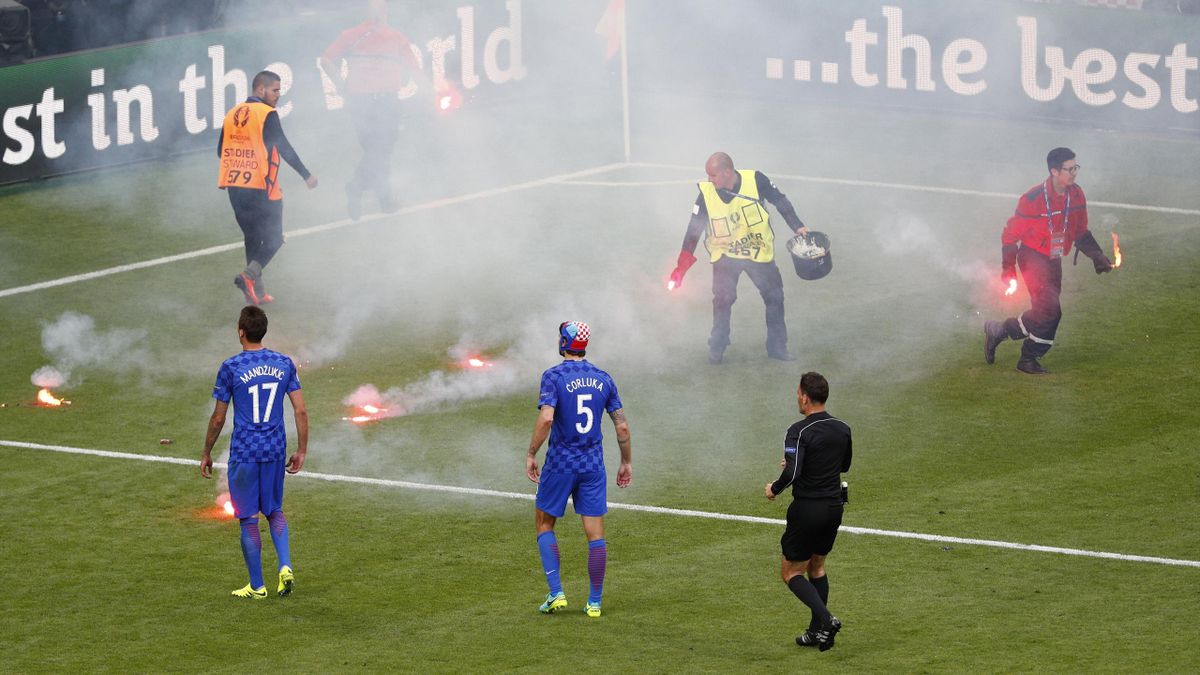 Fans that threw flares are ‘sports terrorists’, blasts Croatia manager Ante Cacic Eurosport