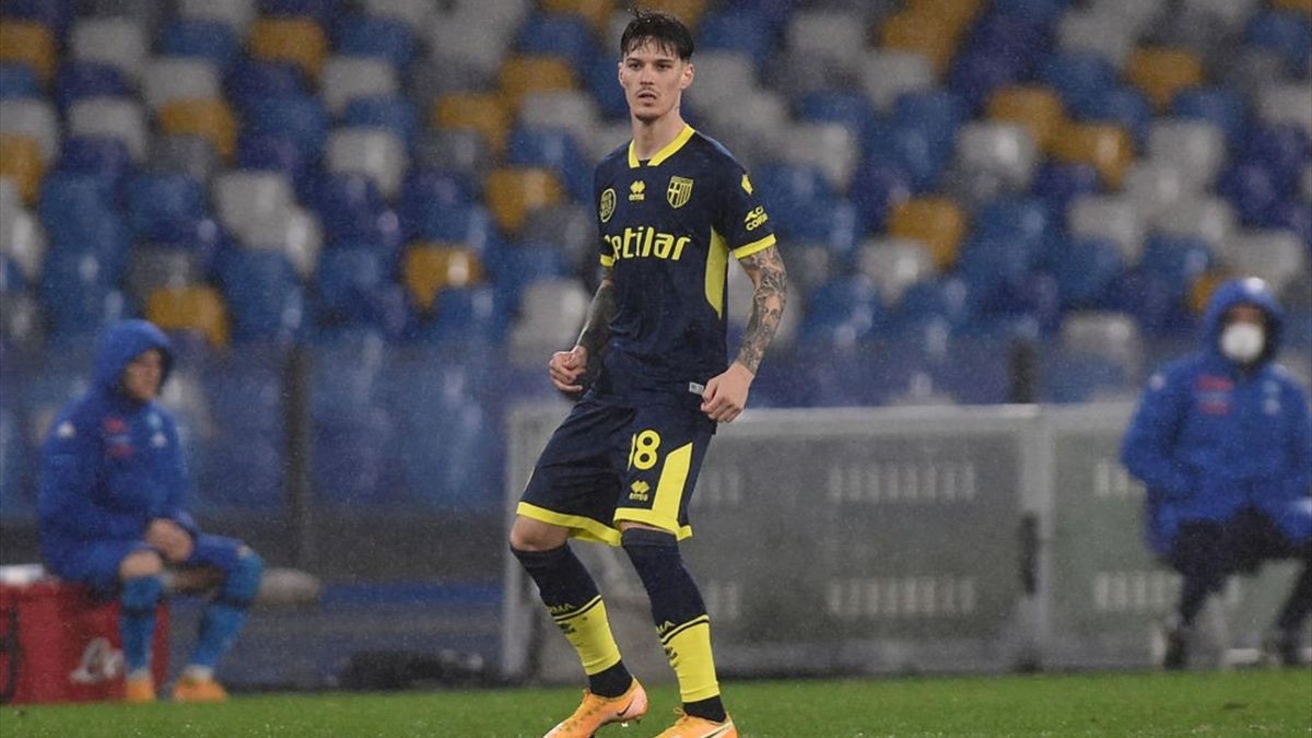Dennis Man, susținut de un jucător legendar de la Parma ...