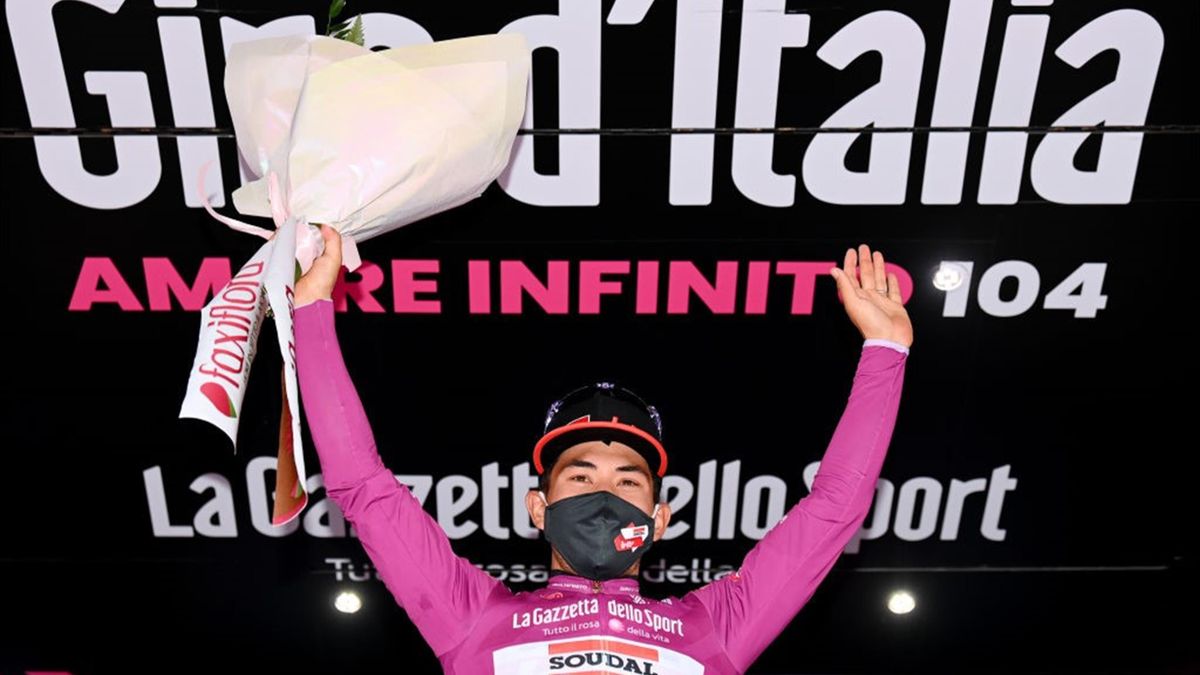 Caleb Ewan sul podio di Termoli con la maglia ciclamino - Giro d'Italia 2021