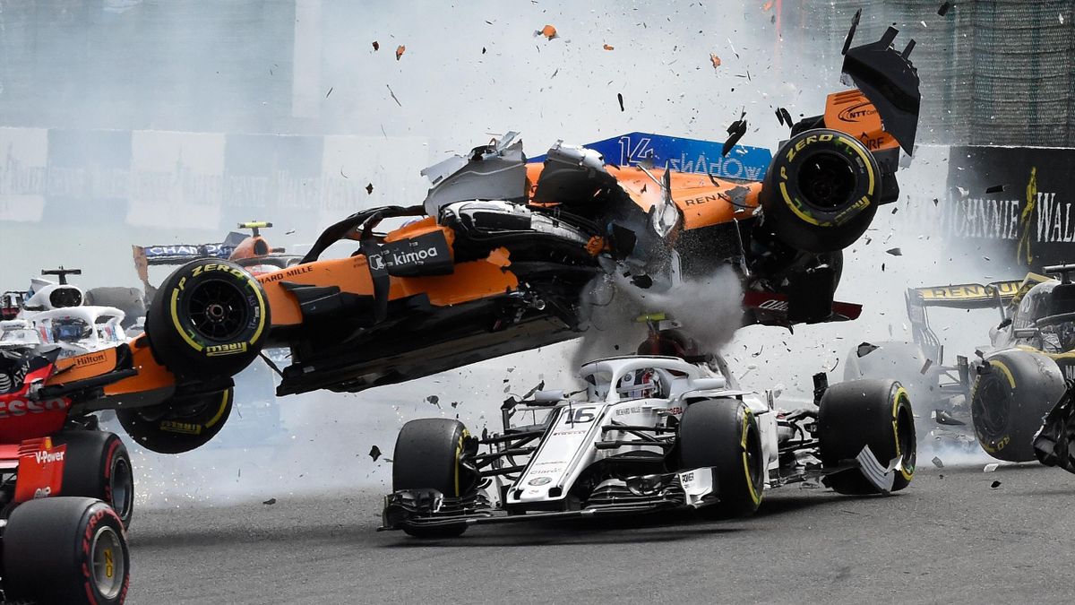 Heftiger Crash von Charles Leclerc in Spa