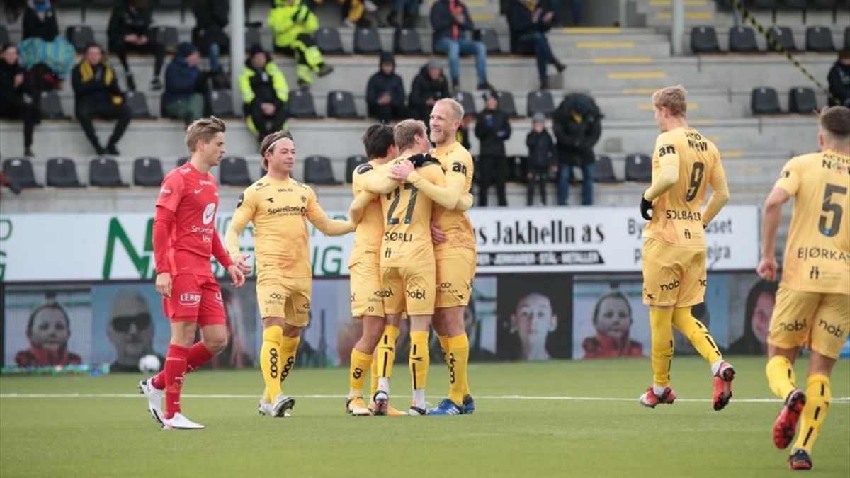 Bodø/Glimts Sondre Sørli gratuleres for scoring i treningskampen mot Brann