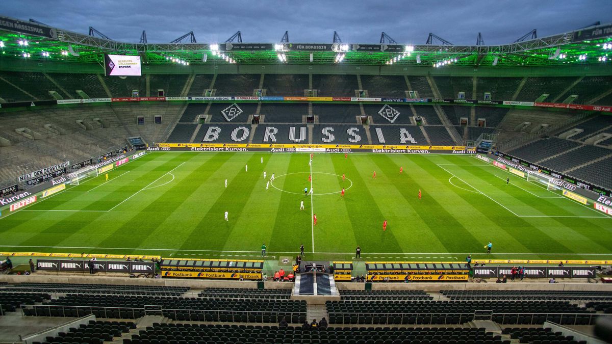 Imagine de la partida dintre Borussia Monchengladbach și FC Koln, jucată fără spectatori