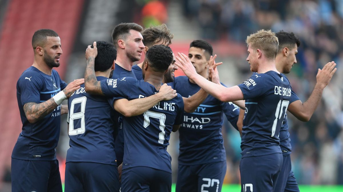 Die Spieler von Manchester City feiern den Halbfinal-Einzug