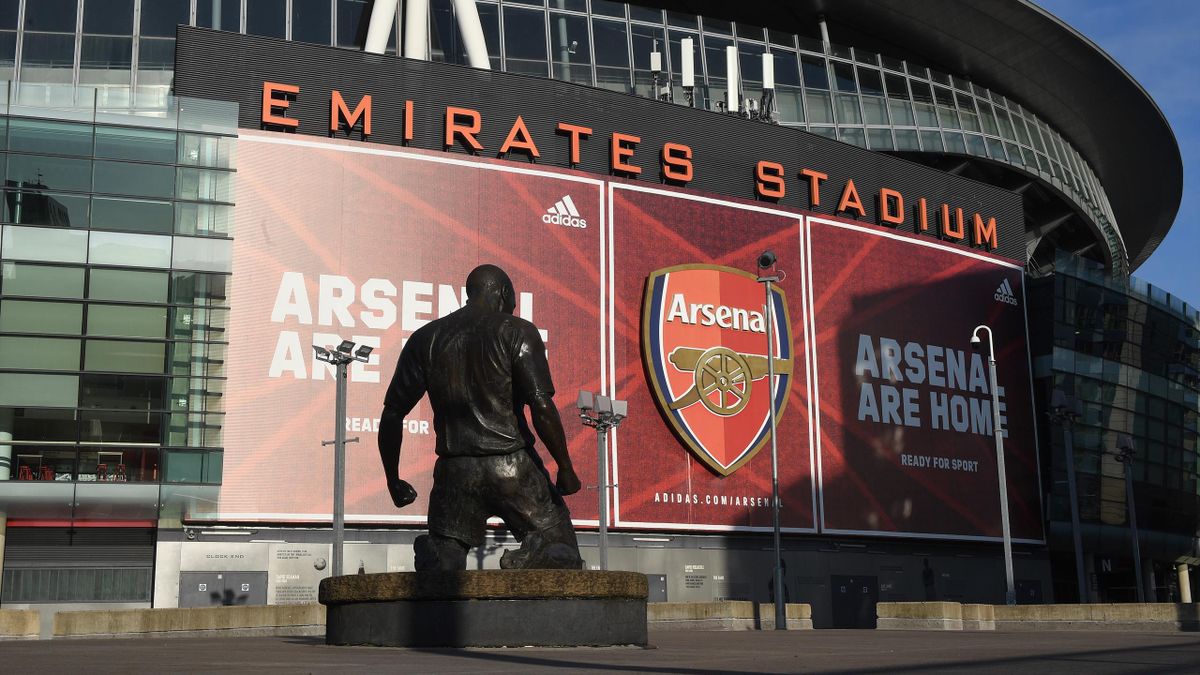 Les abords de l'Emirates Stadium d'Arsenal et la statue de Thierry Henry en 2020