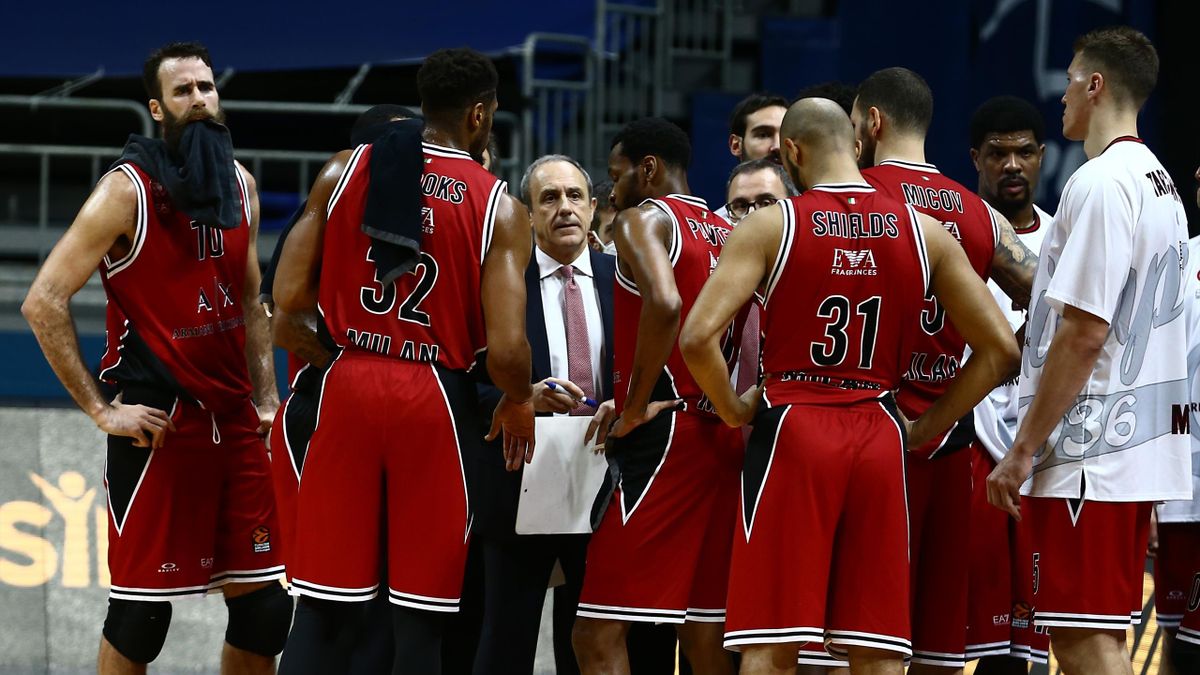 Ettore Messina, Head Coach of AX Armani Exchange Milan in action during the 2020/2021 Turkish Airlines EuroLeague Regular Season Round 14 match between Fenerbahce Beko Istanbul and AX Armani Exchange Milan at Ulker Sports Arena on December 15, 2020