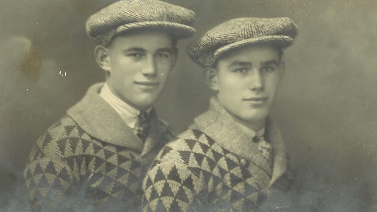 Gustaaf (left) and Alfons (right) Deloor, family portrait 1930. Photo courtesy of Eric De Keyzer.