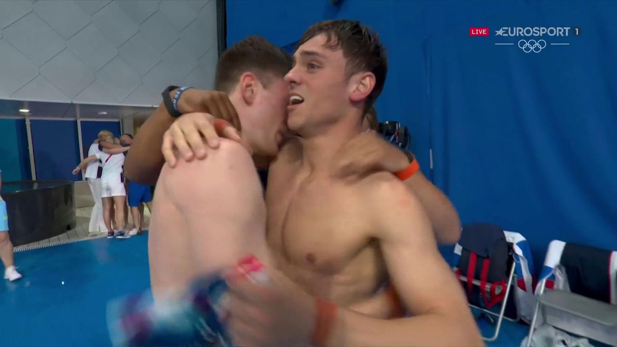 Tokyo 2020 Tom Daley Ends Wait For Olympic Gold With Matty Lee On Team Gb S Magic Monday Eurosport