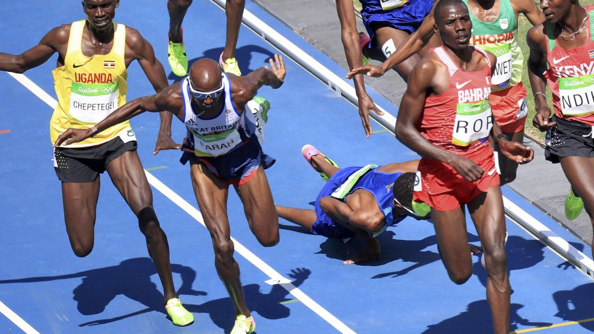Olympics Rio 16 Mo Farah Stumbles Into 5 000m Final In Quest For Fourth Gold Eurosport