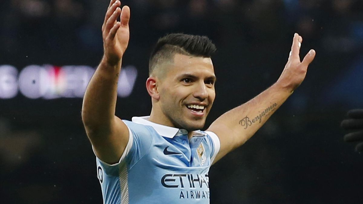 Sergio Aguero celebrates scoring for Manchester City