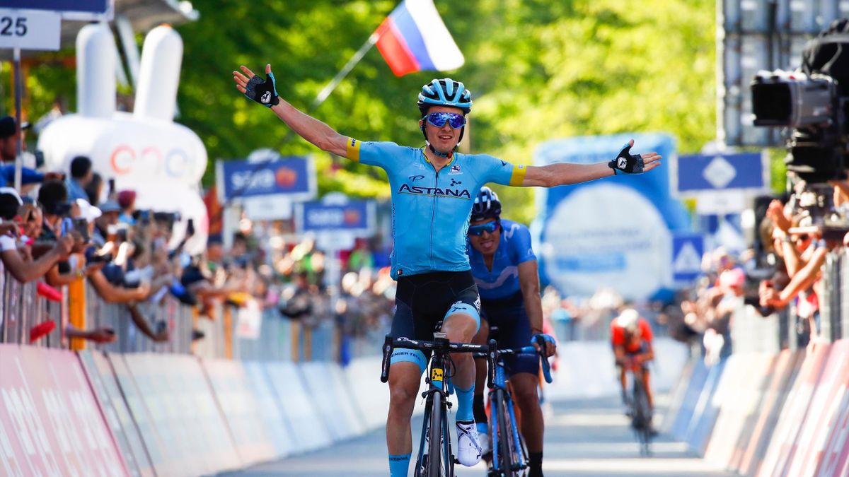 Team Astana rider Spain's Pello Bilbao celebrates as he crosses the finish line, ahead of Team Movistar rider Spain's Mikel Landa, to win stage twenty of the 102nd Giro d'Italia - Tour of Italy - cycle race, 194kms from Feltre to Croce D'Aune-Monte Avena
