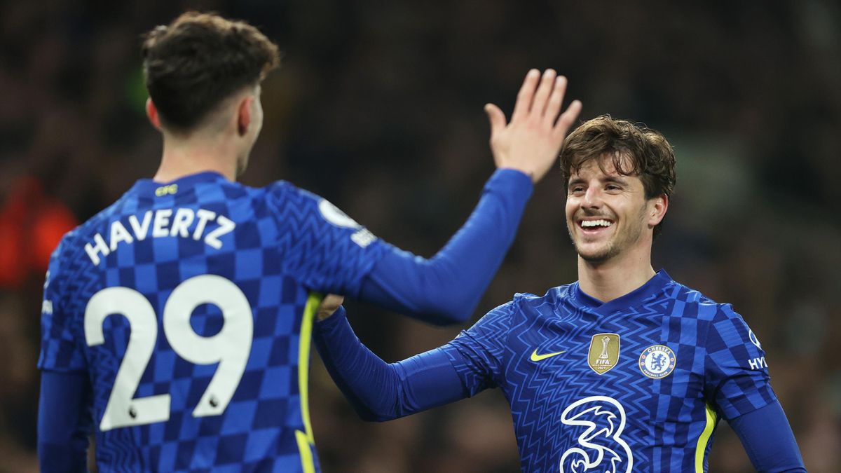 NORWICH, ENGLAND - MARCH 10: Mason Mount celebrates with Kai Havertz of Chelsea after scoring their team's second goal during the Premier League match between Norwich City and Chelsea at Carrow Road on March 10, 2022 in Norwich, England. (Photo by Julian