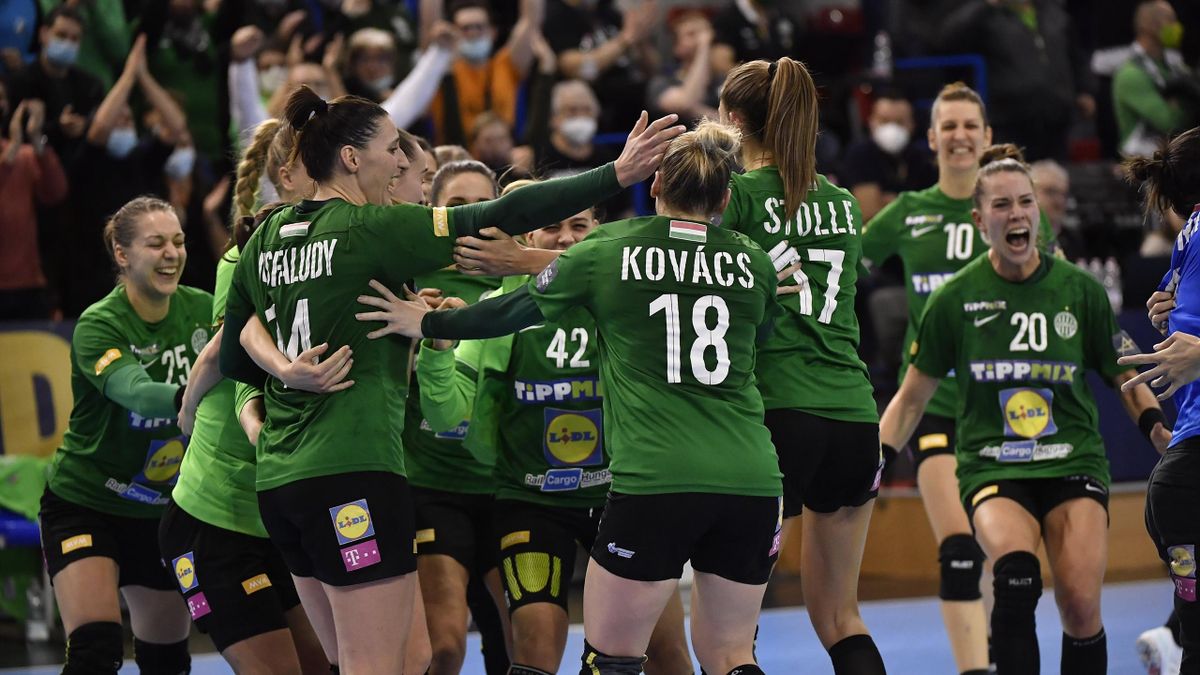 A Ferencváros játékosai ünneplik győzelmüket a női kézilabda Bajnokok Ligája 14. fordulójában