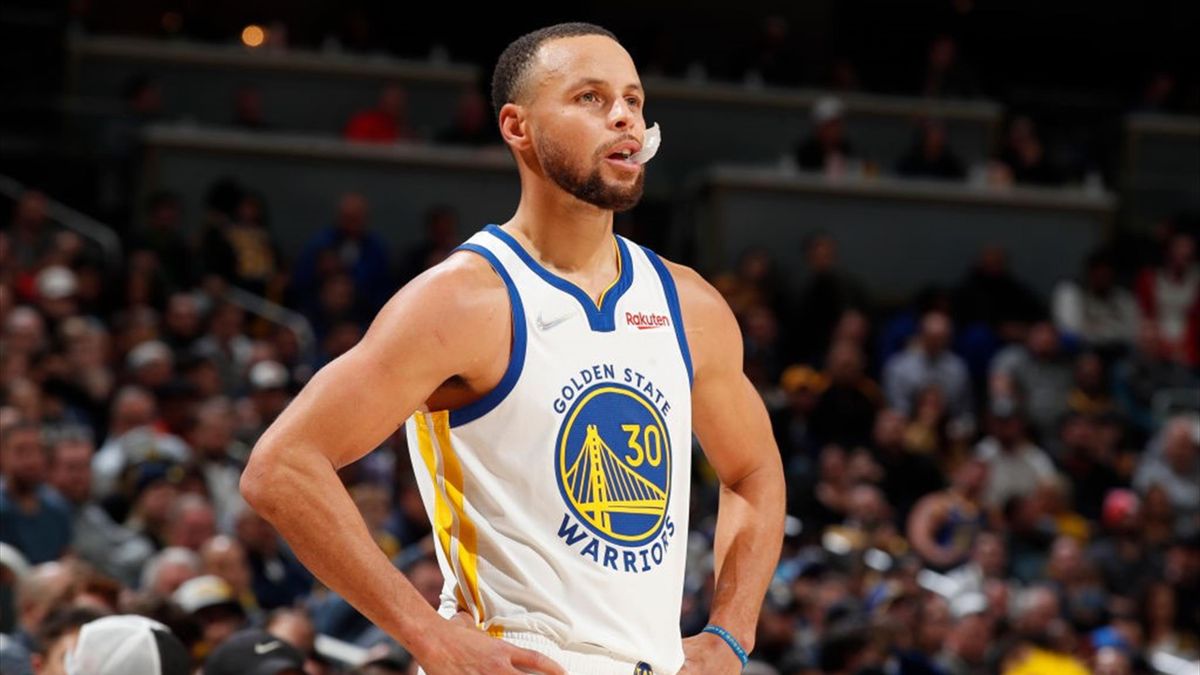 Stephen Curry durante Indiana Pacers-Golden State Warriors - NBA 2021-22