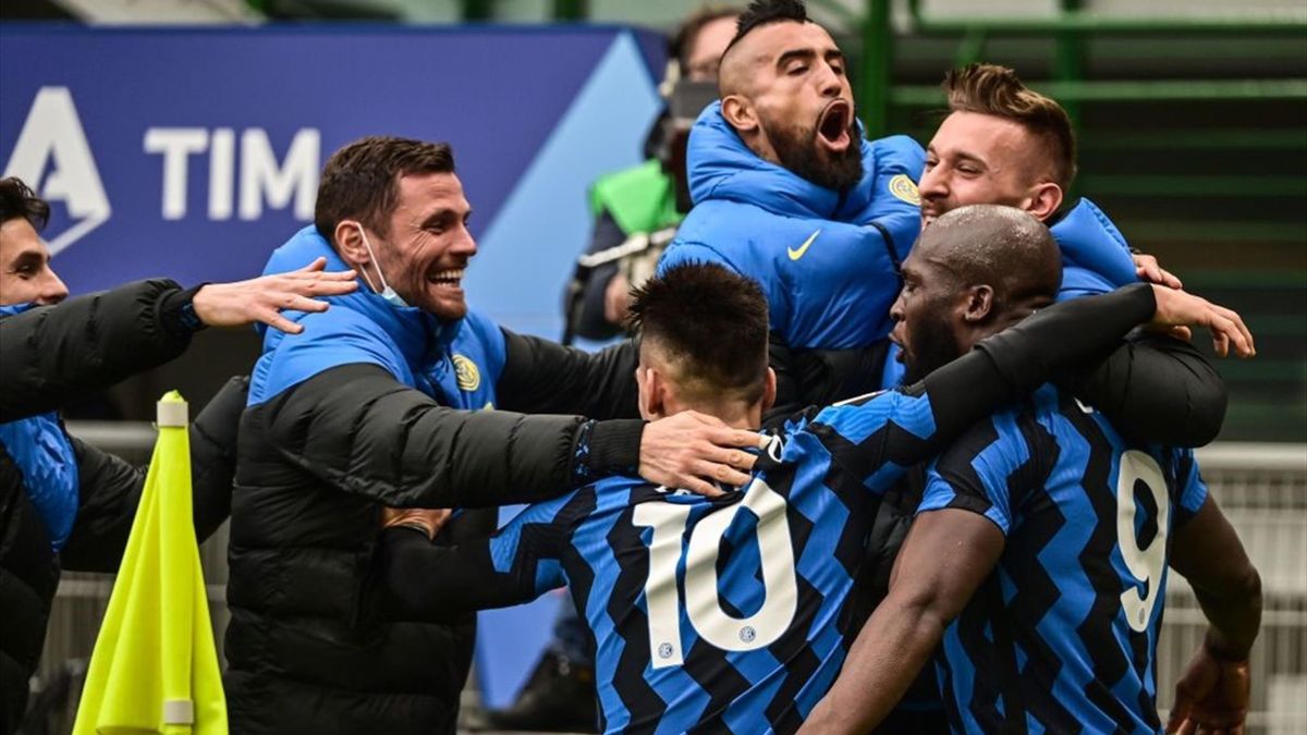 Esultanza Inter nel derby col Milan a San Siro