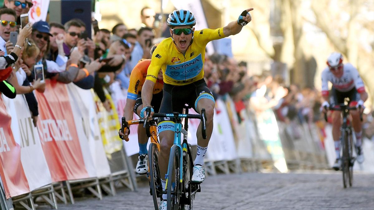 Fuglsang capitalises on Teuns error to win Stage 3