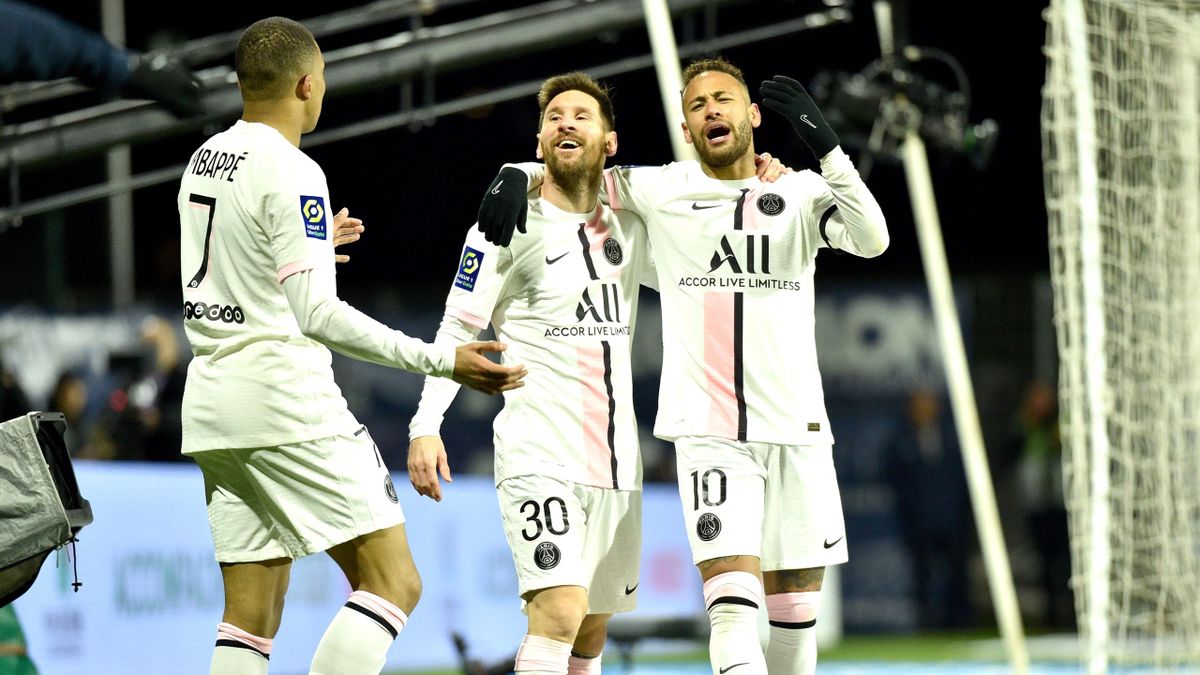 Kylian Mbappe, Lionel Messi and Neymar Jr of Paris Saint Germain during the Ligue 1 Uber Eats match between Clermont Foot 63 and Paris Saint Germain at Stade Gabriel Montpied on April 9, 2022 in Clermont-Ferrand