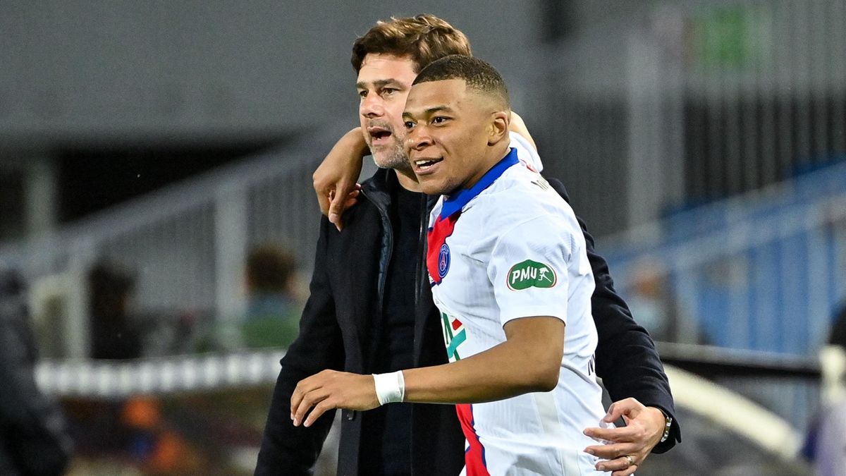 Paris Saint-Germain's French forward Kylian Mbappe (R) celebrates with Paris Saint-Germain's Argentinian head coach Mauricio Pochettino (L) after scoring a goal during the French Cup semi-final football match between Montpellier (MHSC) and Paris Saint-Ger