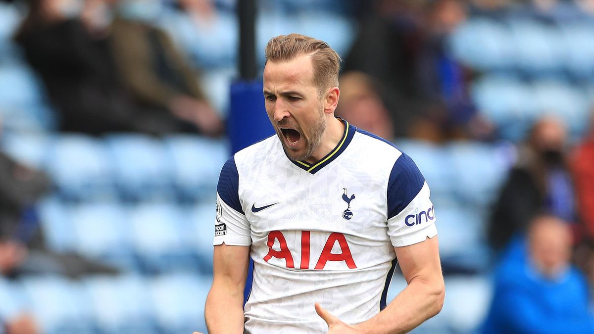 LEICESTER, ENGLAND - MAY 23: Harry Kane of Tottenham Hotspur celebrates after scoring his team's first goal during the Premier League match between Leicester City and Tottenham Hotspur at The King Power Stadium on May 23, 2021 in Leicester, England.