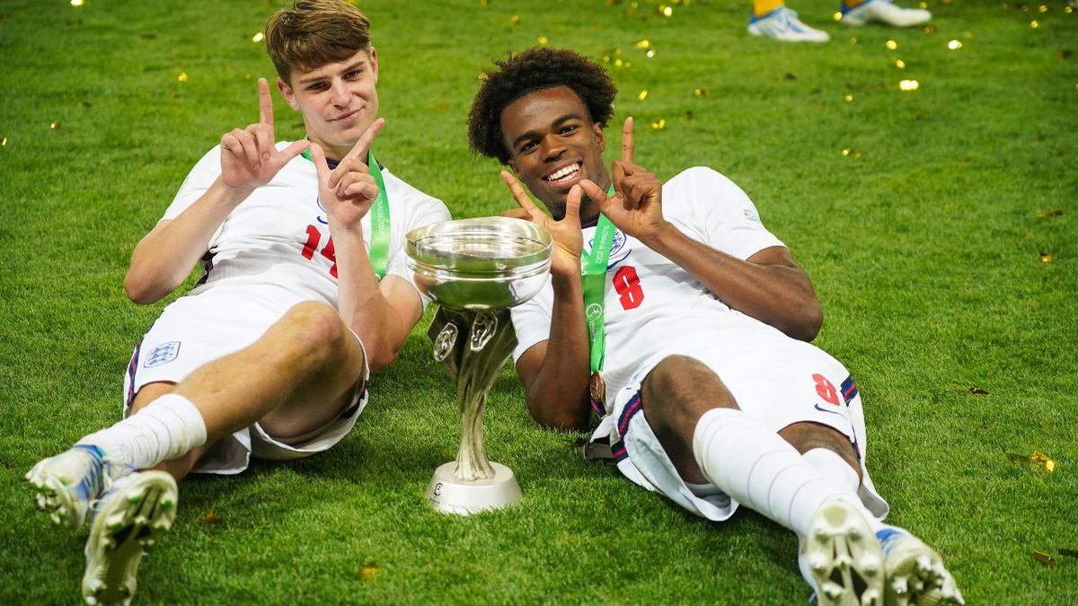 Alex Scott (L) and Carney Chukwuemeka of England celebrate with UEFA European Under-19 Championship Trophy