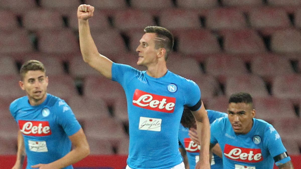 Napoli win six-goal thriller against nine-man Milan - Eurosport