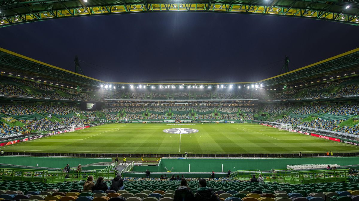 Sporting Lisbon's Bas Dost injured by hooded training ground attackers