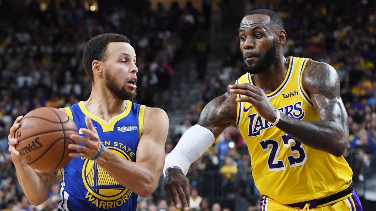 Stephen Curry (Golden State Warriors) si LeBron James (Los Angeles Lakers)