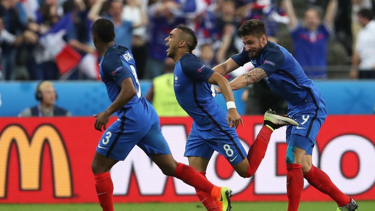 France's Dimitri Payet celebrates after scoring their second goal with team mates