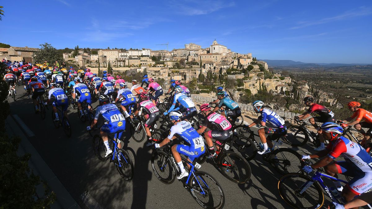 Le peloton sur la troisième étape du Tour de la Provence