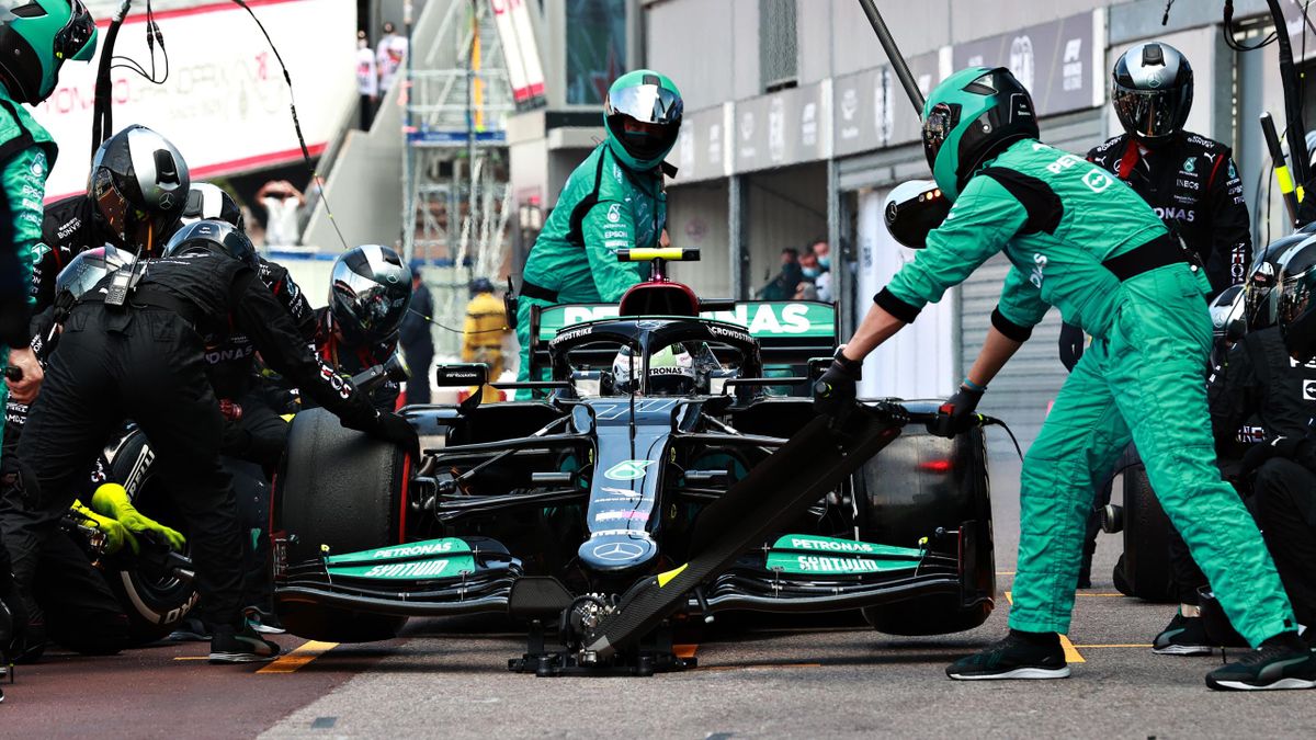 Monaco Gp Red Bull Pilot Sergio Perez Uberholte Die Konkurrenz Durch Starkes Reifen Management Eurosport