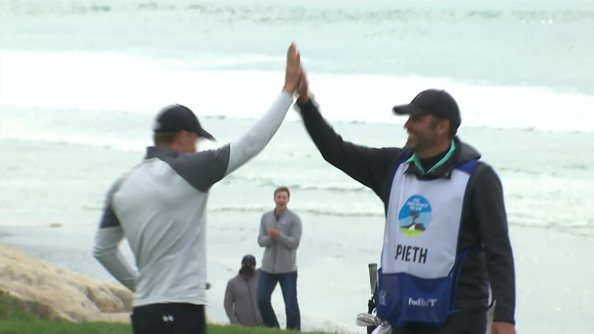 Golf Tour Pebble Beach Pro Day 1 : Jordan Spieth holes out for eagle to get inside the top 10